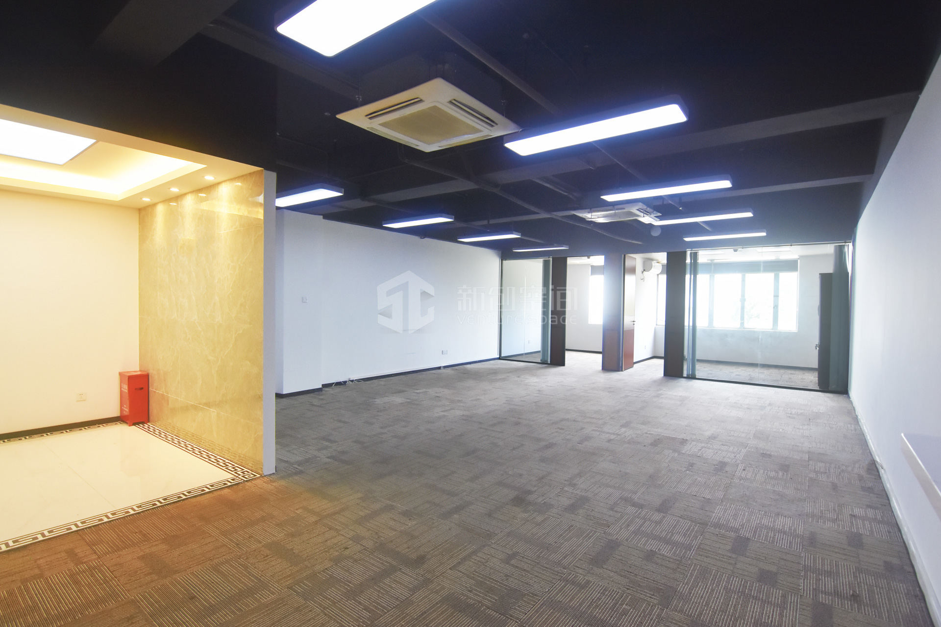 长园新材料港255㎡精装办公室出租14025元/月